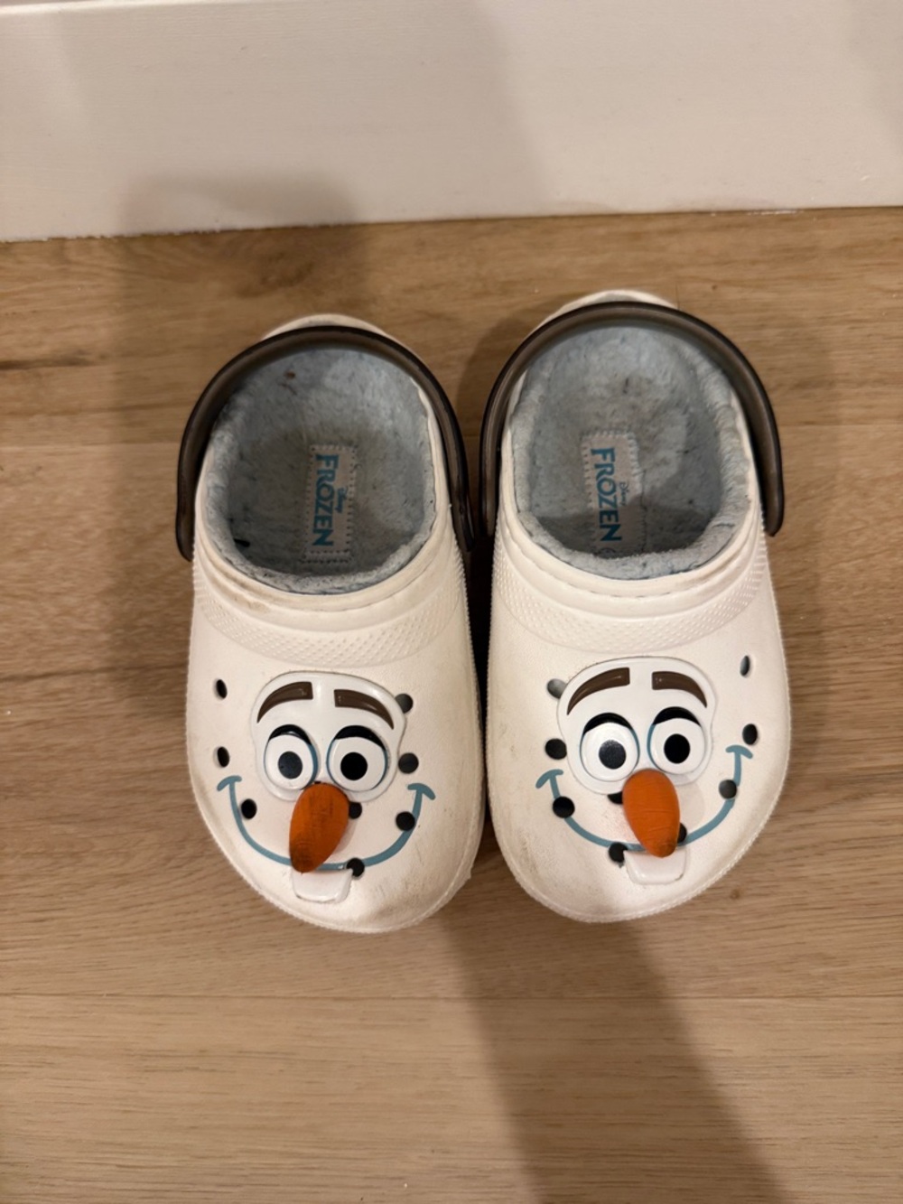 White Olaf Croc Kids Clogs with Brown Strap